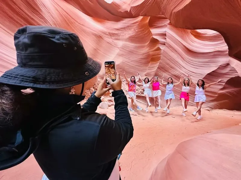 Antelope Canyon & Horseshoe Bend & Lake Powell with WiFi, Lunch